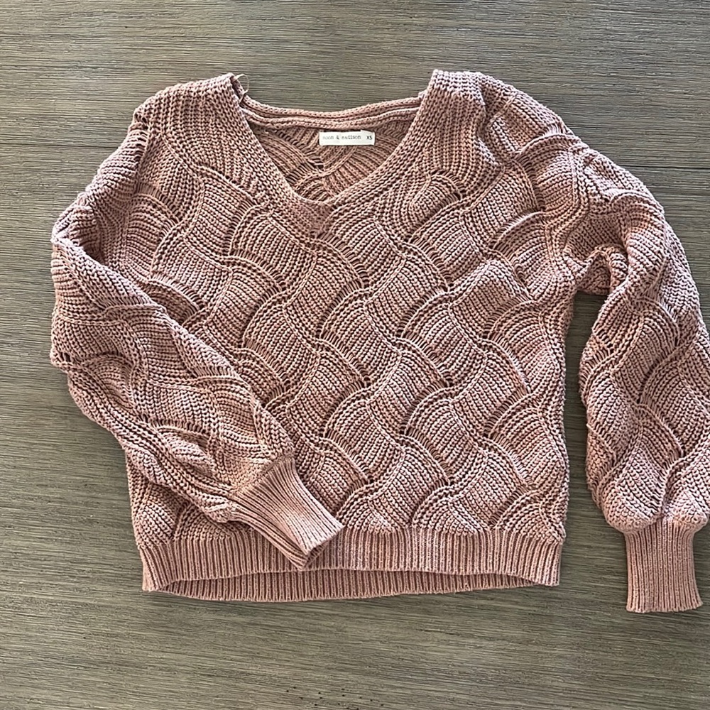 Women’s Cozy Mauve V-Neck Sweater. X-small.